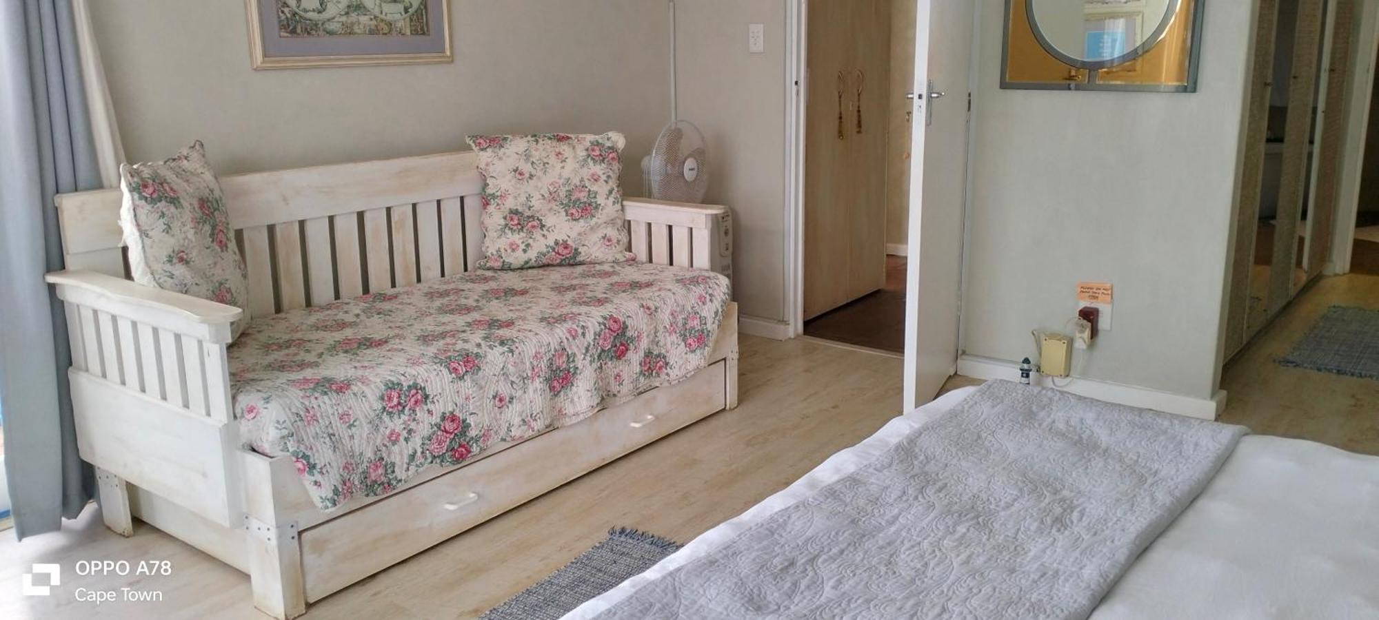 Rocky With Panoramic Sea Views In Holiday home Simon's Town